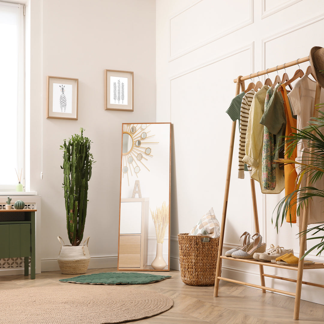 Højt vægspejl med fyrretræsramme, 45l x 125h x 4,8d cm