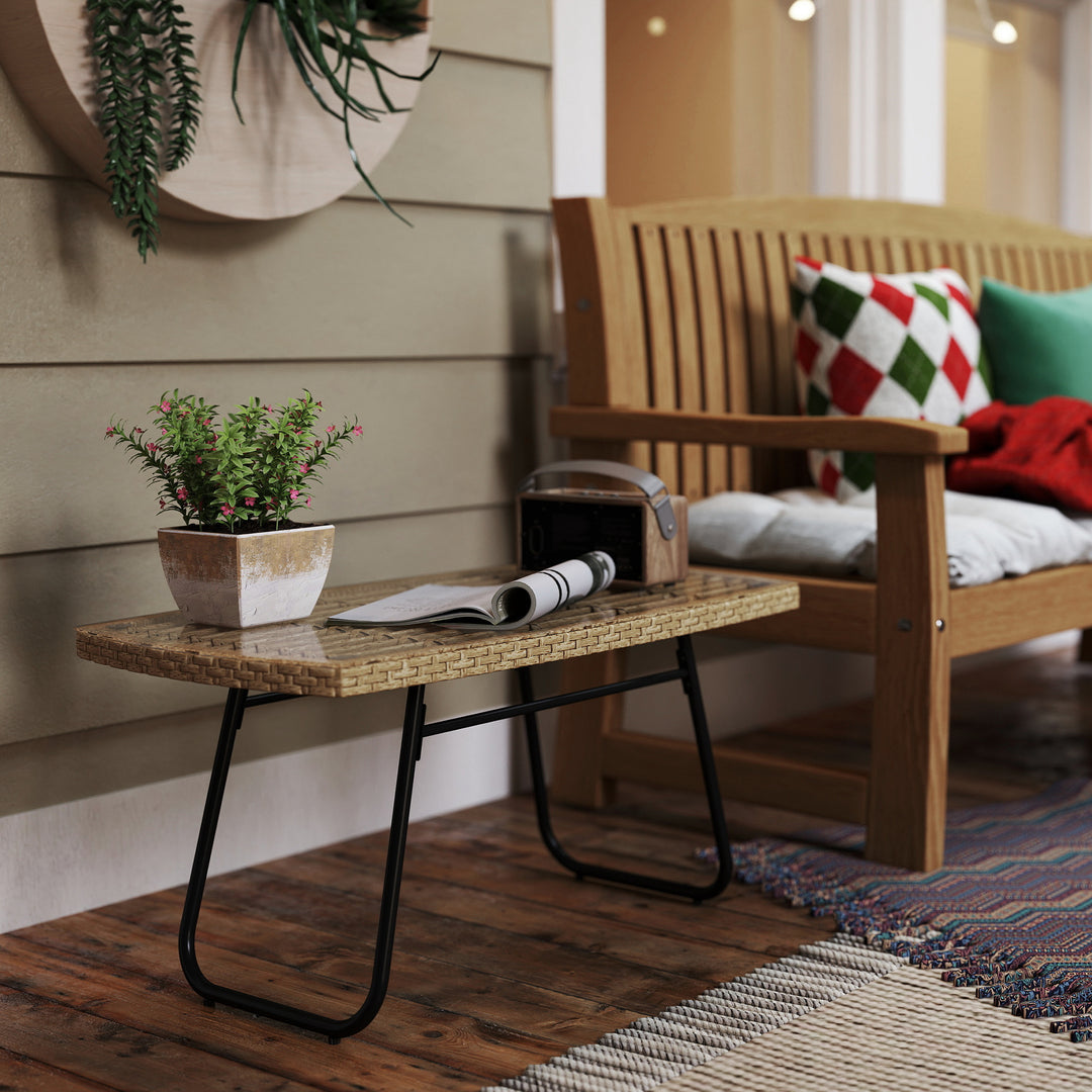 Polyrattan havebord, 90 x 50 x 45 cm, UV-bestandigt sidebord med glasplade, naturtræ