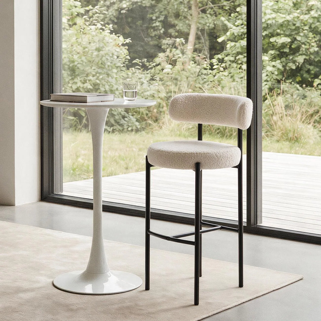 TABLARS Sæt med 2 metalbarstole i hvid bouclé