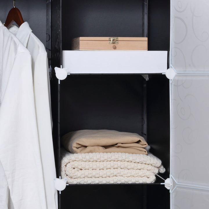 Kubegarderobe, 2 store og 9 små kuber, plastik, metal, 111l x 47b x 183h cm, sort+hvid