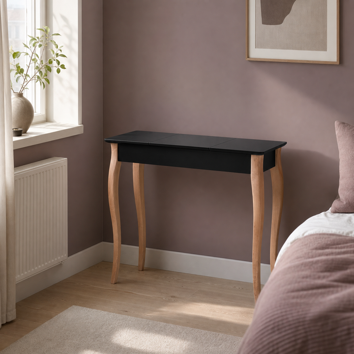 LILLO-sminkebord med sort borddel og naturfarvede ben lukket i dansk soveværelseskrog
