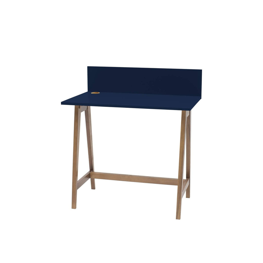 marineblå LUKA-skrivebord på hvid baggrund