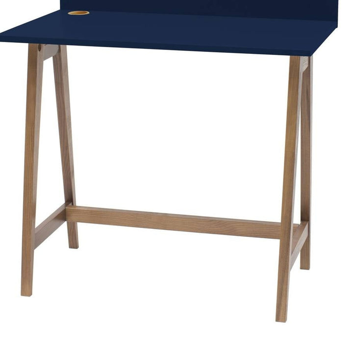 marineblå LUKA-skrivebord med detalje af MDF og træ