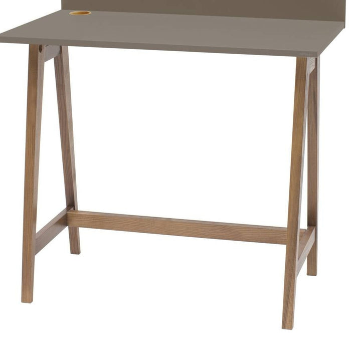 bæverbrun LUKA-skrivebord med detalje af MDF og træ