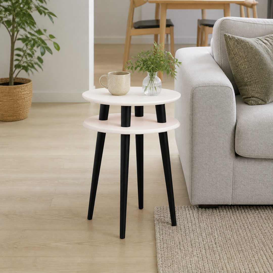 UFO Sidebord diameter 45cm x H 61cm Hvide / Sorte ben – hero i naturlig brug