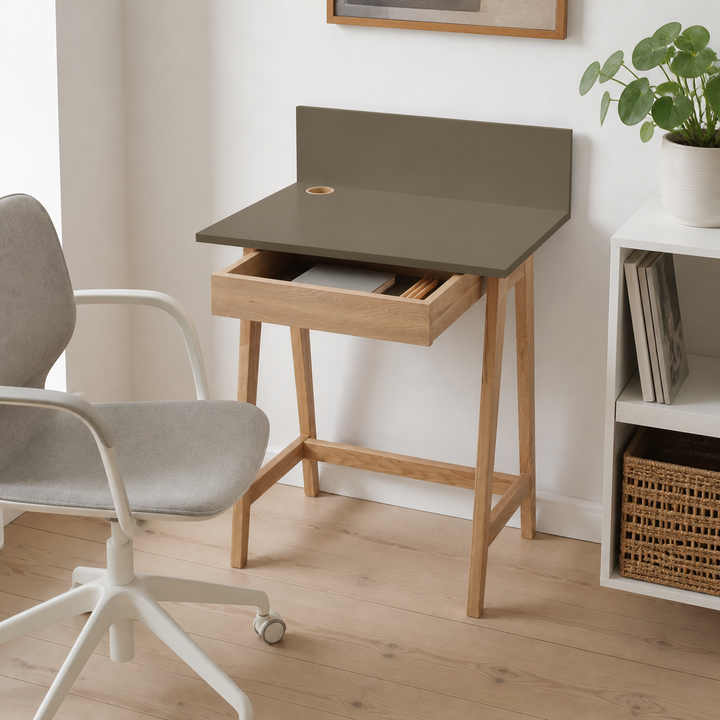 LUKA Asketræ Skrivebord 65x50cm med Skuffe / Brun – vigtigste funktion