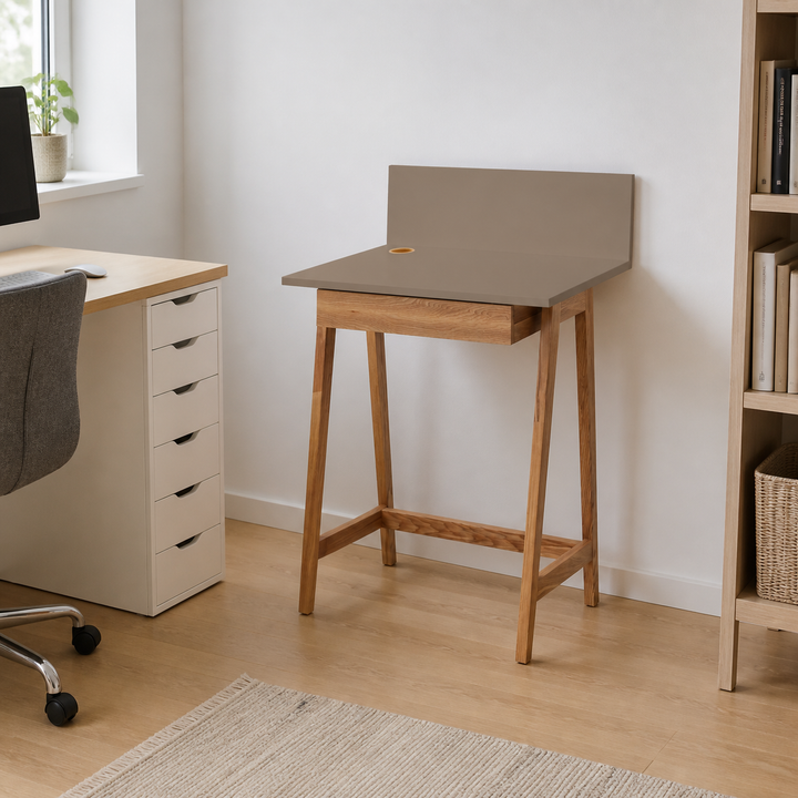 LUKA Skrivebord 65x50cm med Skuffe Eg Brun – hele produktet lukket i hjemmet