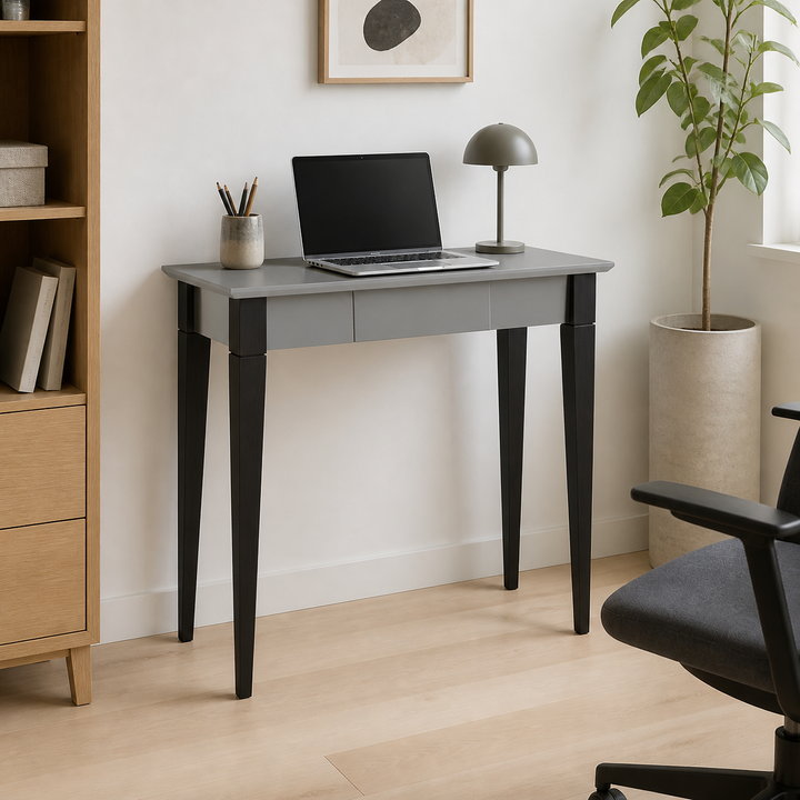 MIMO Skrivebord 65x40cm Sorte Ben / Mørkegrå – hero i naturlig brug