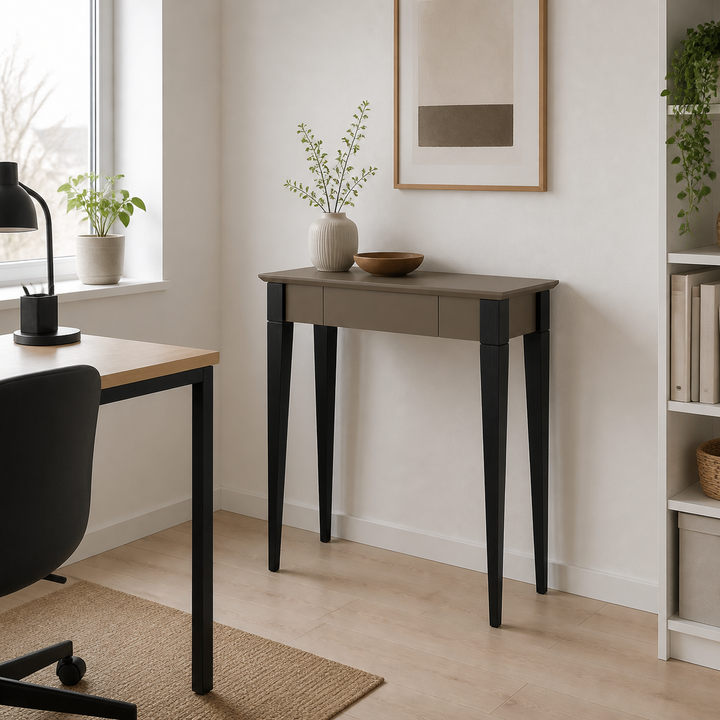 MIMO Skrivebord 65x40cm Sorte Ben Brun – hele produktet lukket i hjemmet