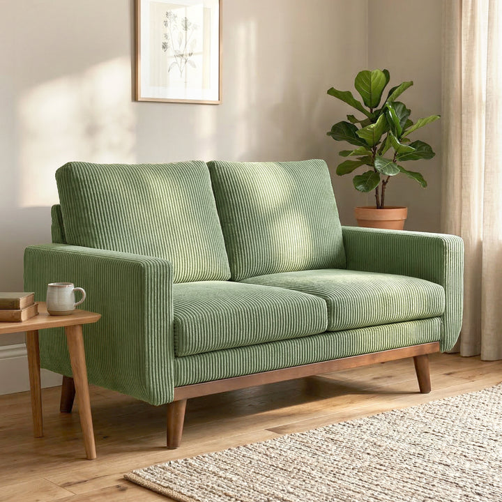 2-personers sofa, 134 cm fløjlssofa med pocketfjedre, tyk ryglæn, trælameldetaljer, grøn