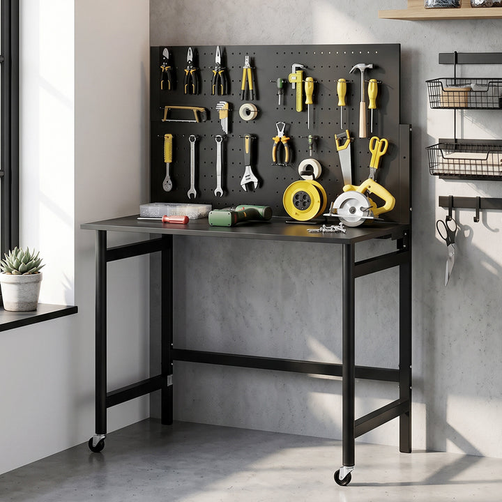 Arbejdsbænk med stiftbræt, foldbar mobil arbejdsbænk med hjul, tyk bordplade, stålramme, kroge, sort