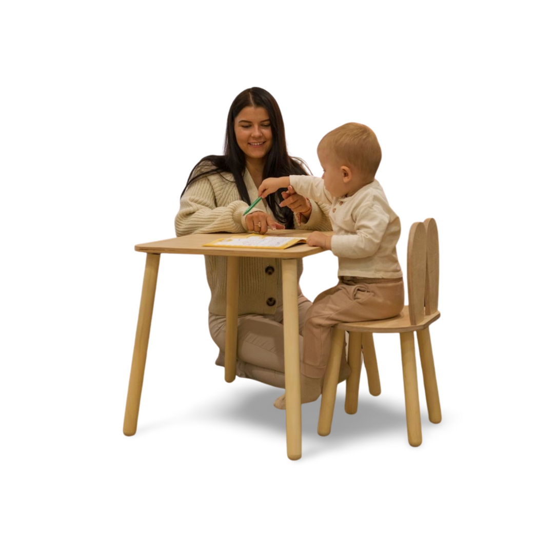 Bord og stol til barn med nuttet kaninøre-design, træ, naturfarvet