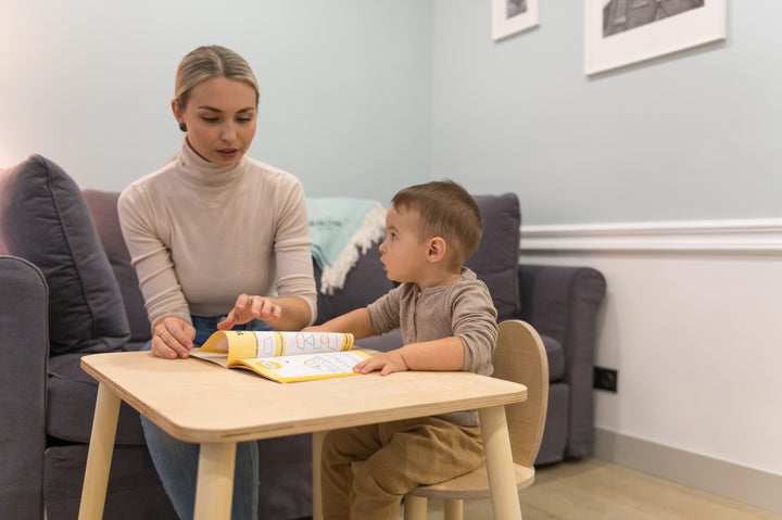 Bord og stol til barn med nuttet kaninøre-design, træ, naturfarvet