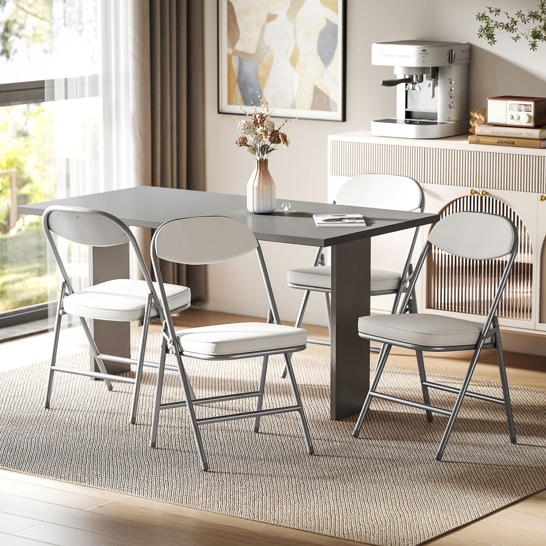 Sæt med 4 polstrede klapstole, klappelige stole med fløjlsbetræk, ryglæn, metalstel, cremehvid