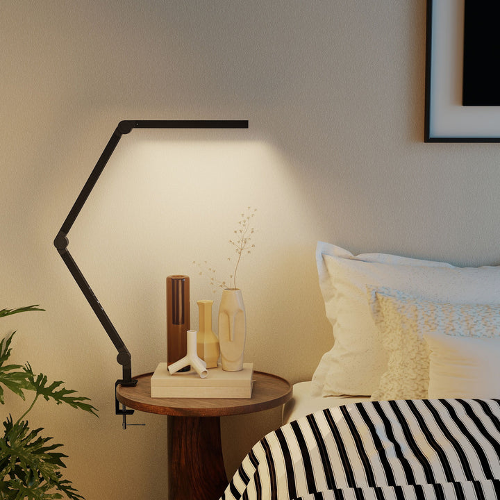 Skrivebordslampe, justerbar lysstyrke og farve, metalklemme, 96 LED'er, sort