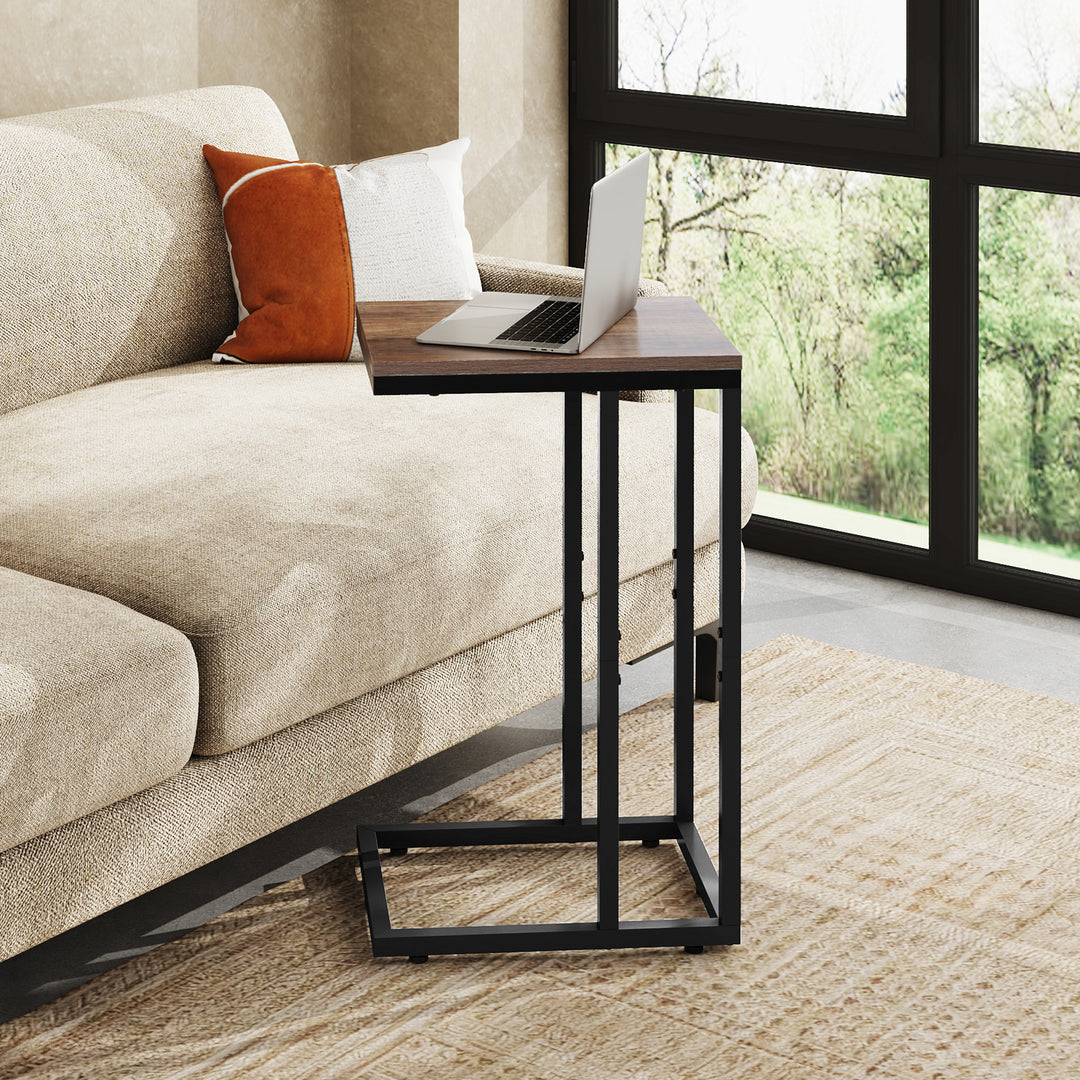 WLIVE C-formet sidebord, bygget med solid metalramme og åben opbevaringsdesign, slank struktur perfekt til små rum, ideel til stue og soveværelse, brun