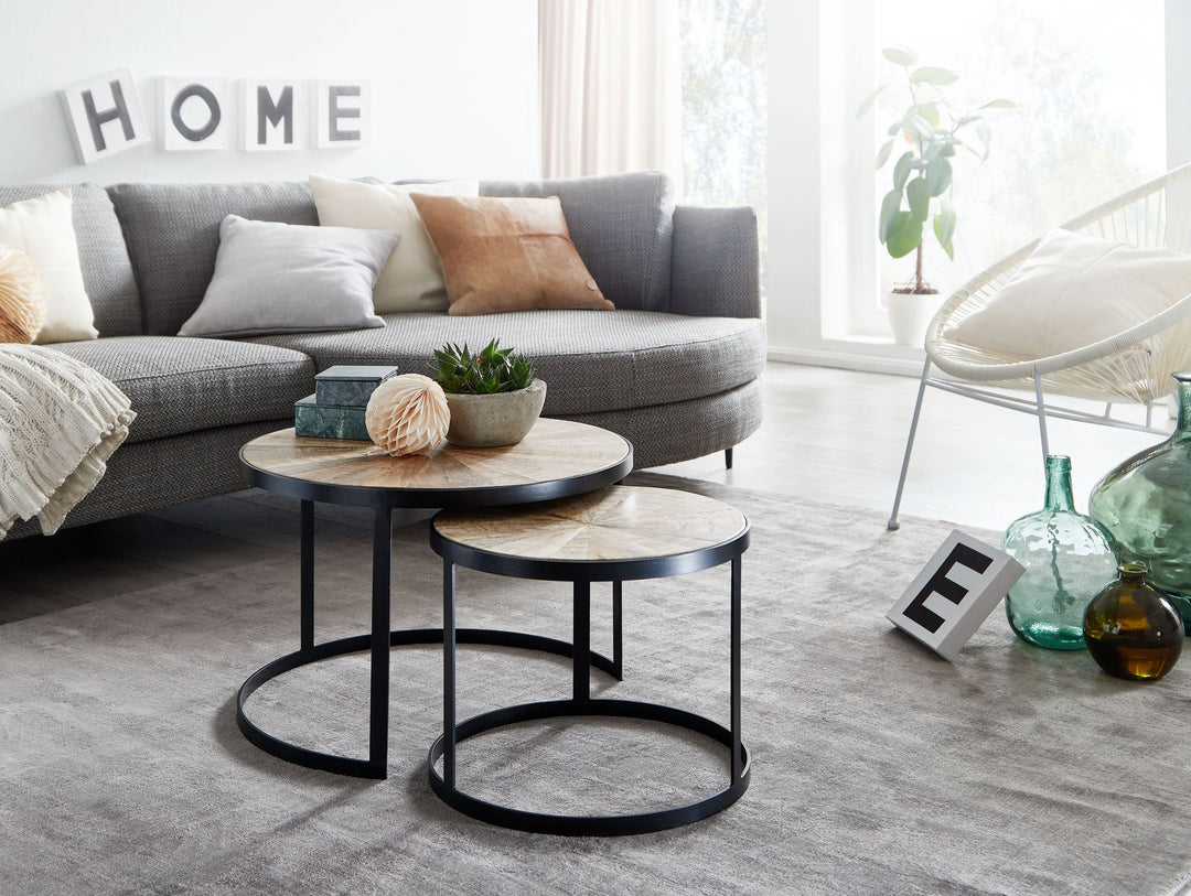 Design sofabord sæt med 2 Mango massivt træ indlejringsborde runde | Sofabord med metalben brun | Dækkeserviet 2-delt redebord træ / metal sort