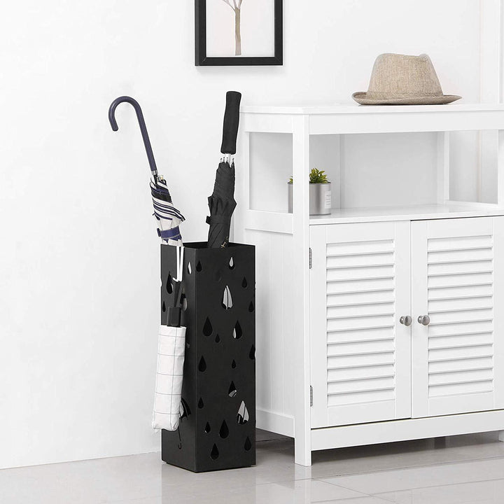 Paraplystativ i sort metal med grafiske udskæringer